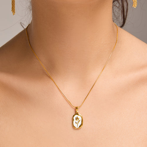 Blooming Shell Necklace